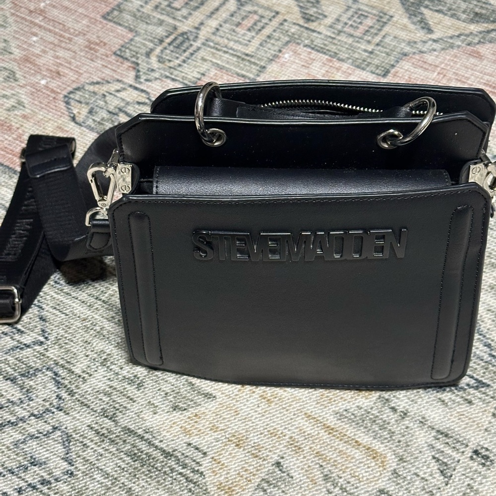 Steve Madden Bevelyn cross-body satchel - black- lightly used
